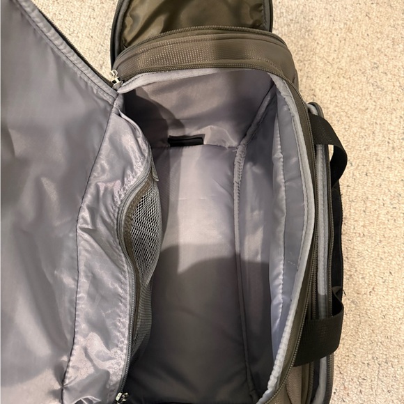 Elegant Gray Travel Bag by Travelpro - Picture 4 of 7